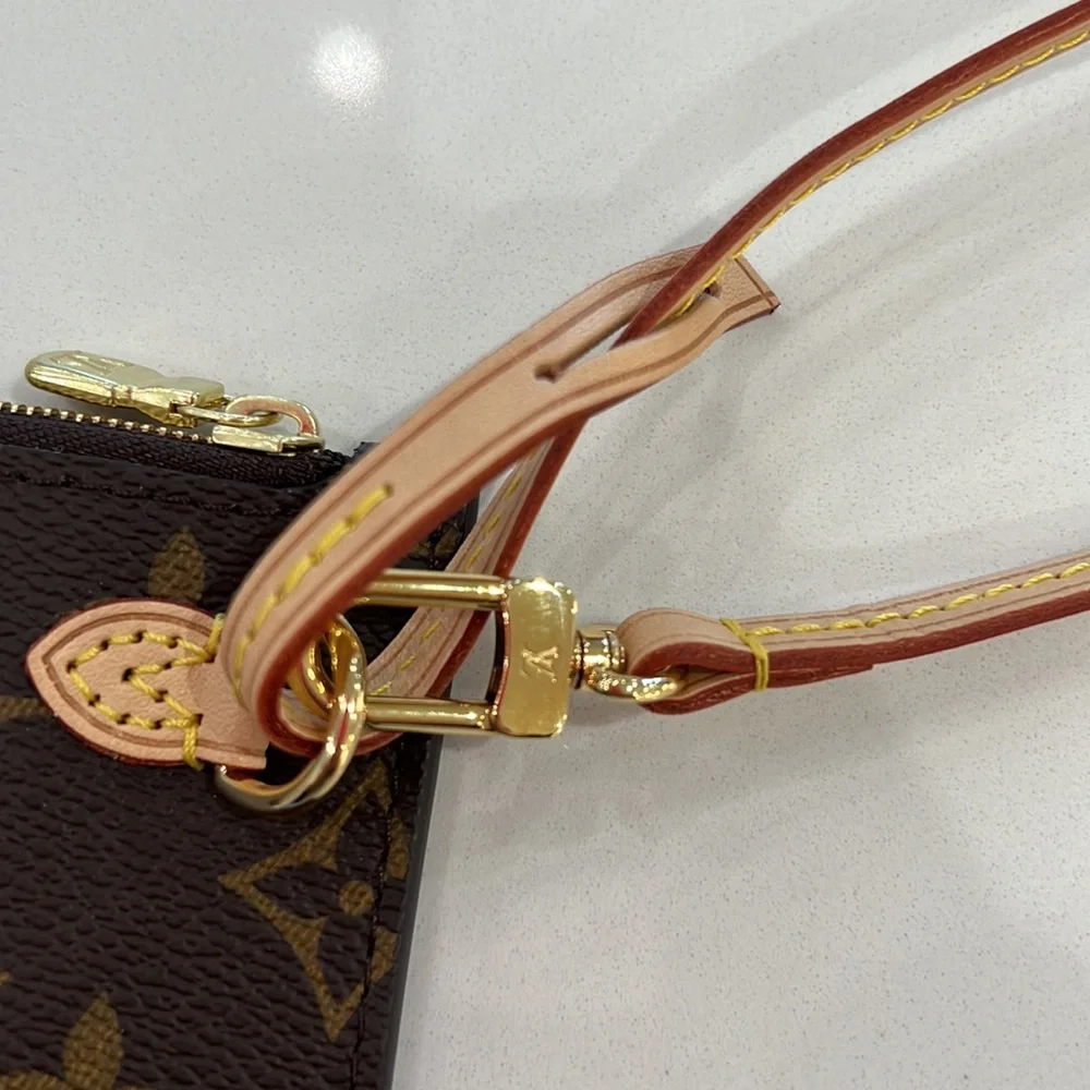 Louis Vuitton Neverfull wristlet - Picture 3 of 8